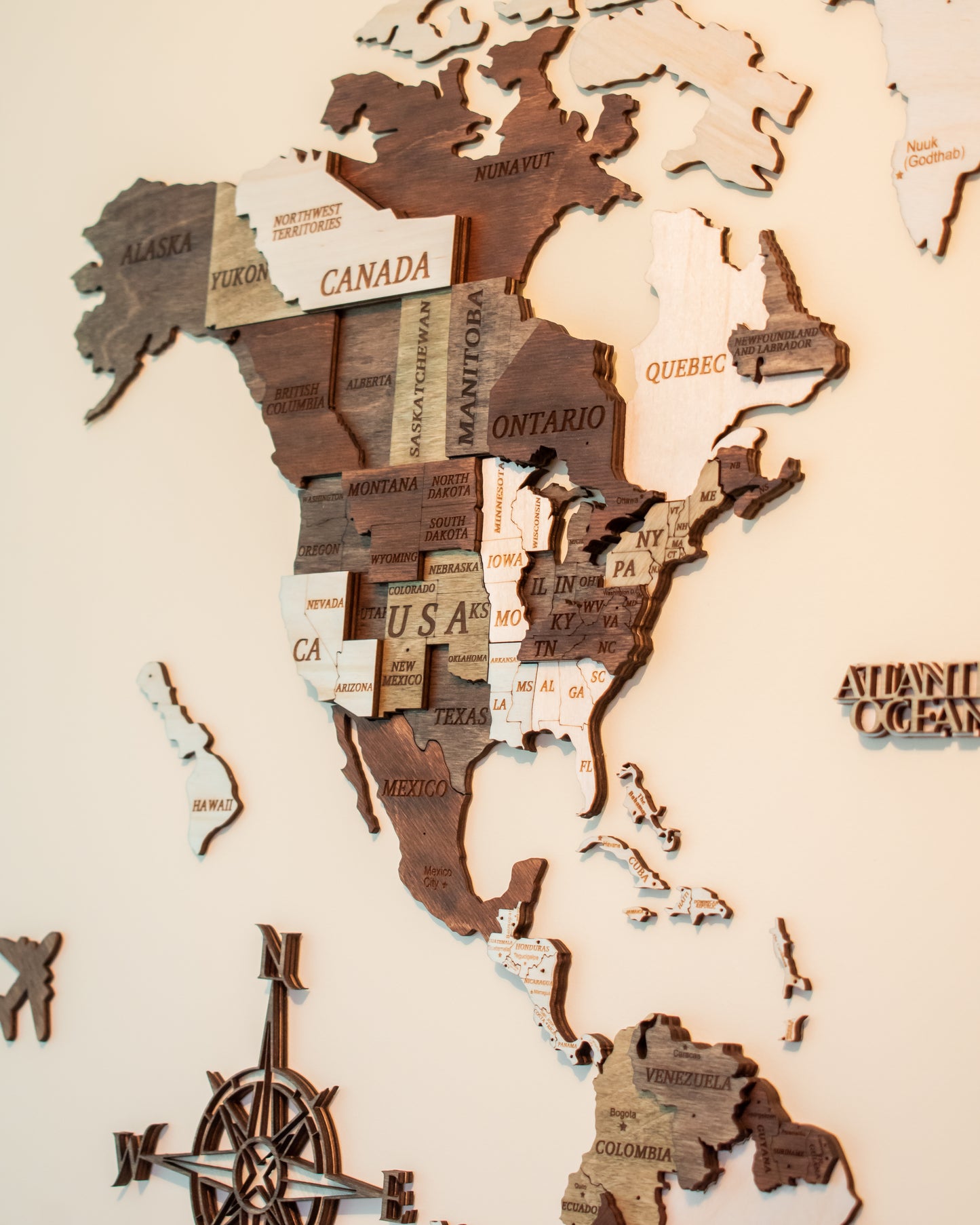 3D drvena mapa sveta